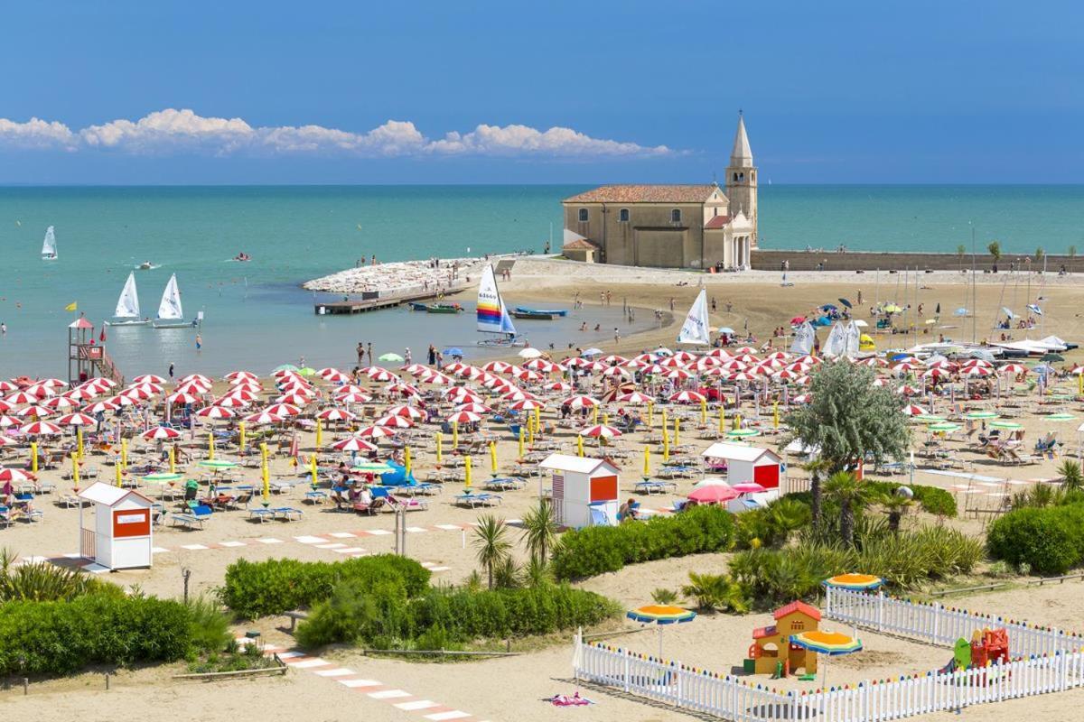 Ampio Bilocale Caorle Lungomare Levante Kültér fotó