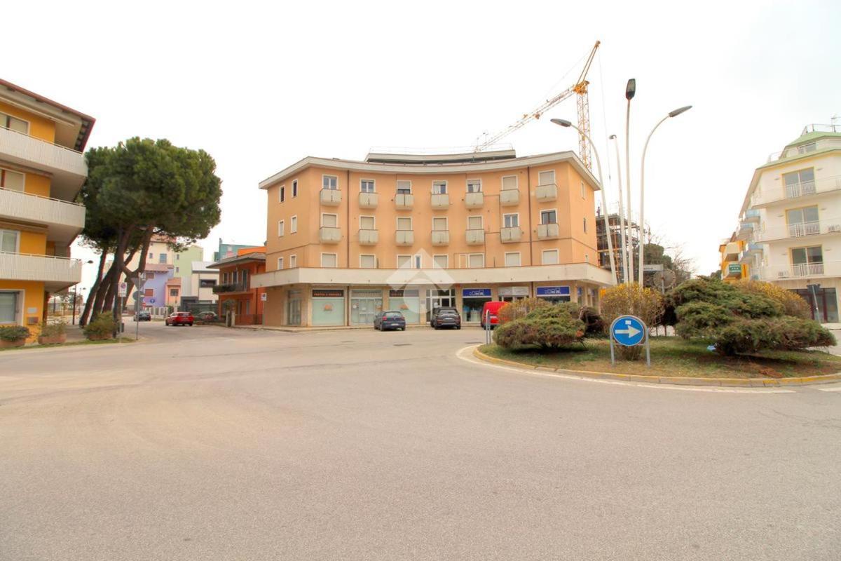 Ampio Bilocale Caorle Lungomare Levante Kültér fotó