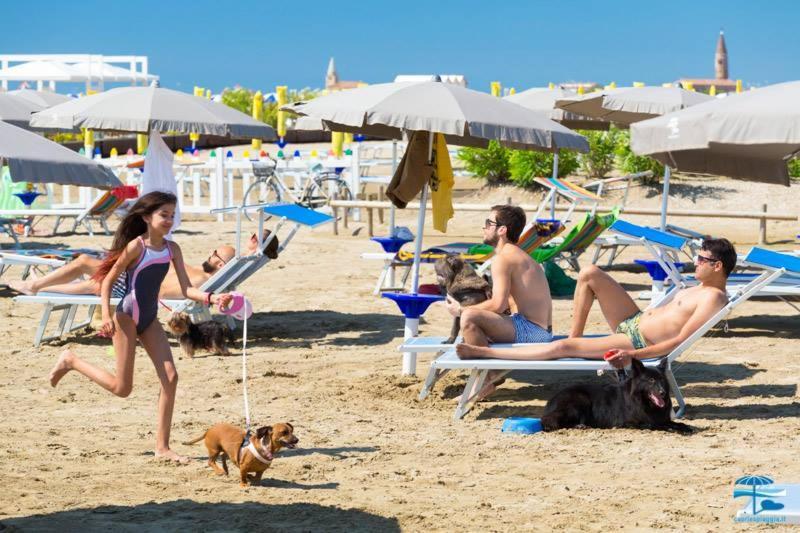Ampio Bilocale Caorle Lungomare Levante Kültér fotó